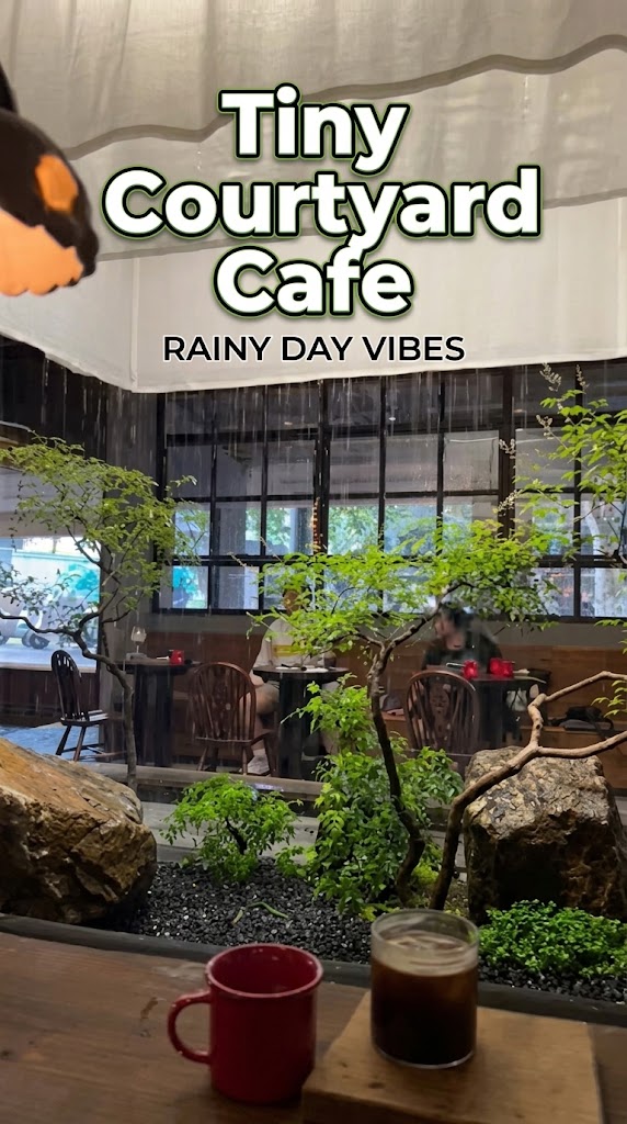 The Magic of a Tiny Courtyard Cafe Unifi